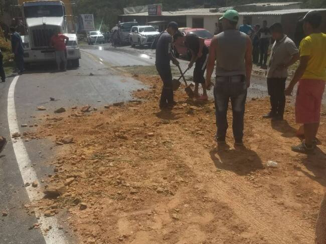 Paso restringido en Bucaramanga-san Gil por accidente de tránsito