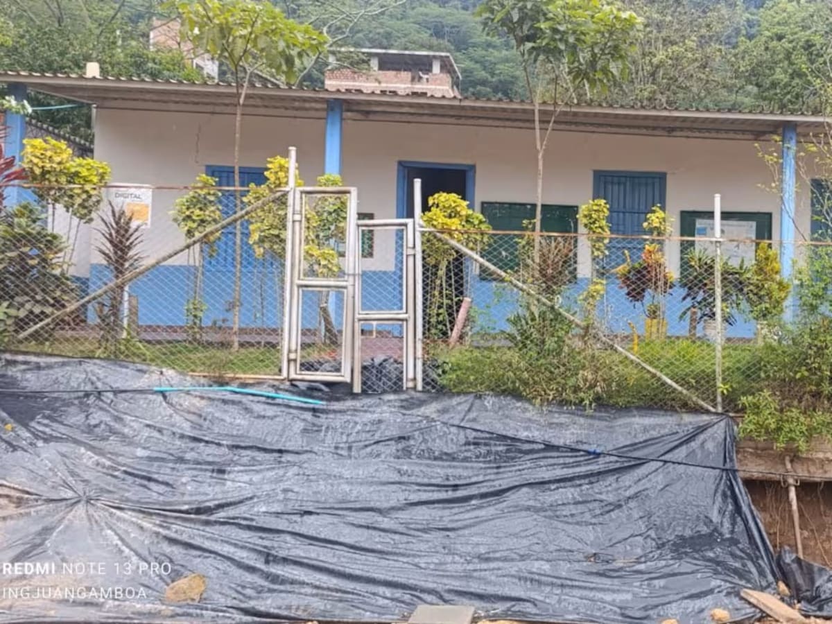 Estudiantes de colegio de Girón en Santander serán reubicados por fallas estructurales