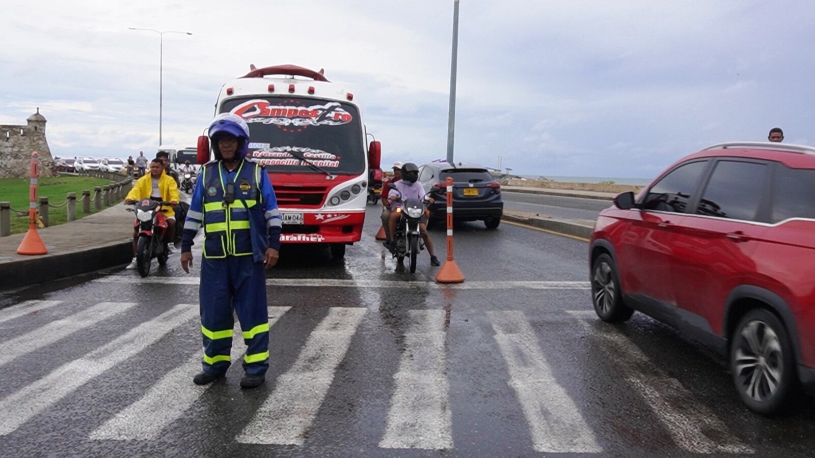 Contraflujo en Avenida Santander por montaje de palcos para el Desfile de Independencia 2024