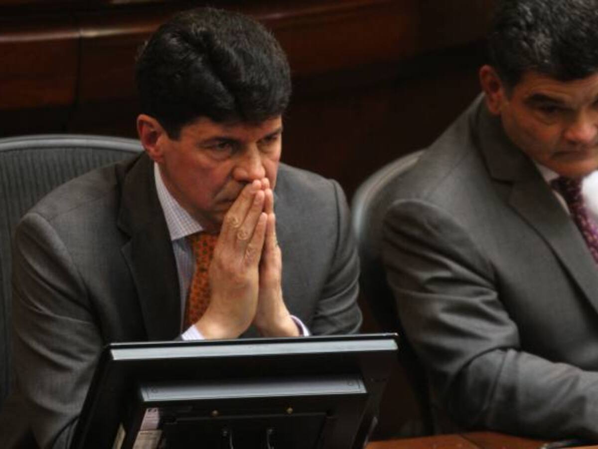 Procuraduría prorroga suspensión del subsecretario del Senado, Saúl Cruz
