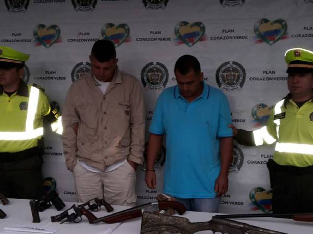Incautan armas de fuego escondidas en cajas de panela