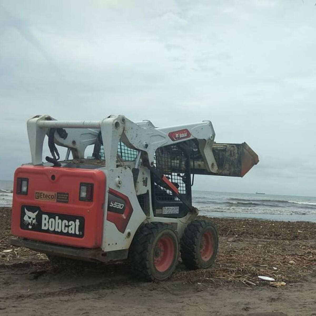 Caseteros de Puerto Colombia reportan afectaciones ante basuras en playas