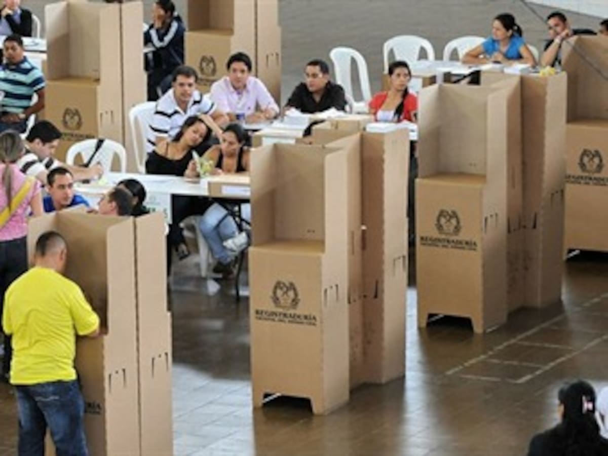 Uso de celulares y cámaras en puestos de votación están prohibidos