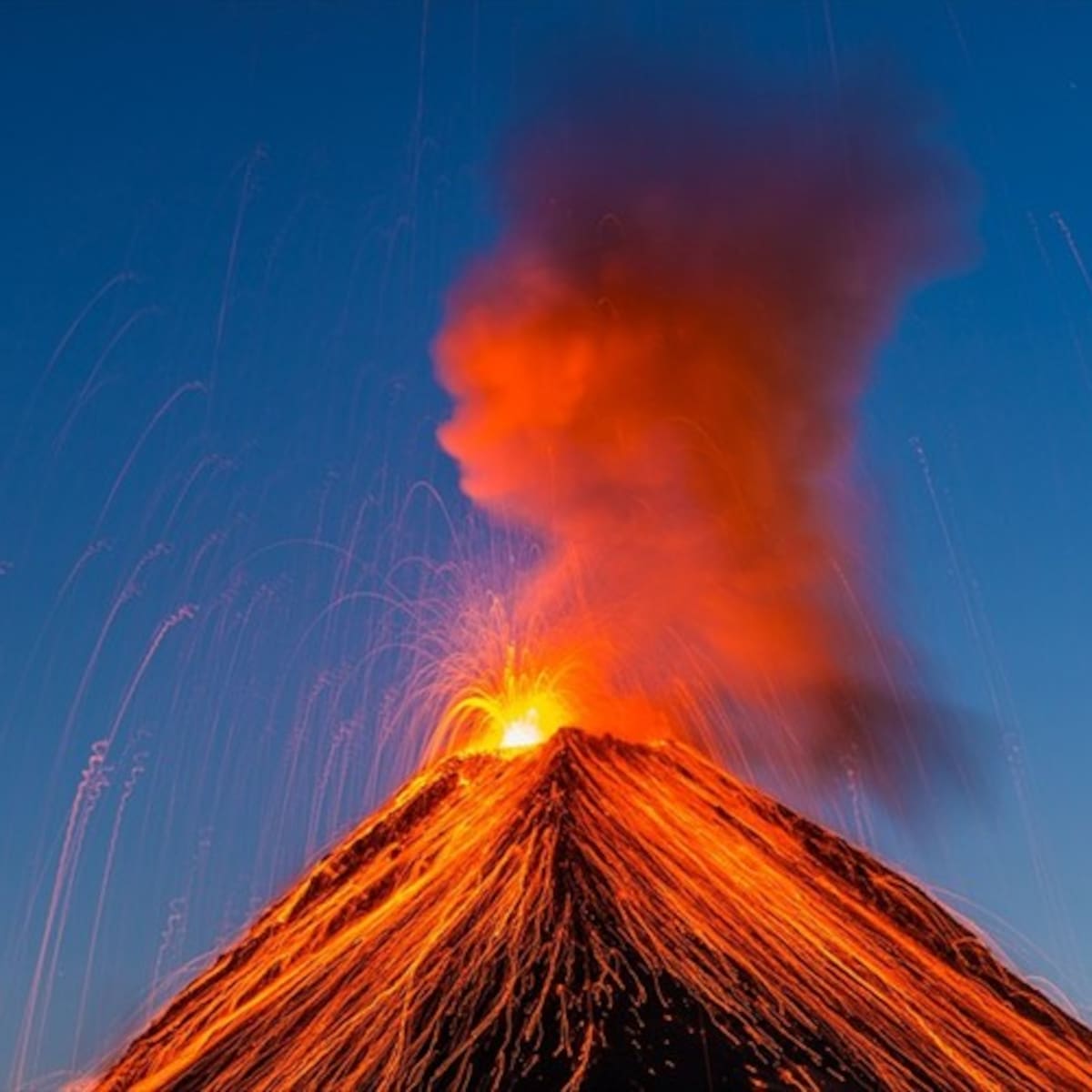 Declaran alerta máxima en zona cercana al volcán de Fuego en Guatemala