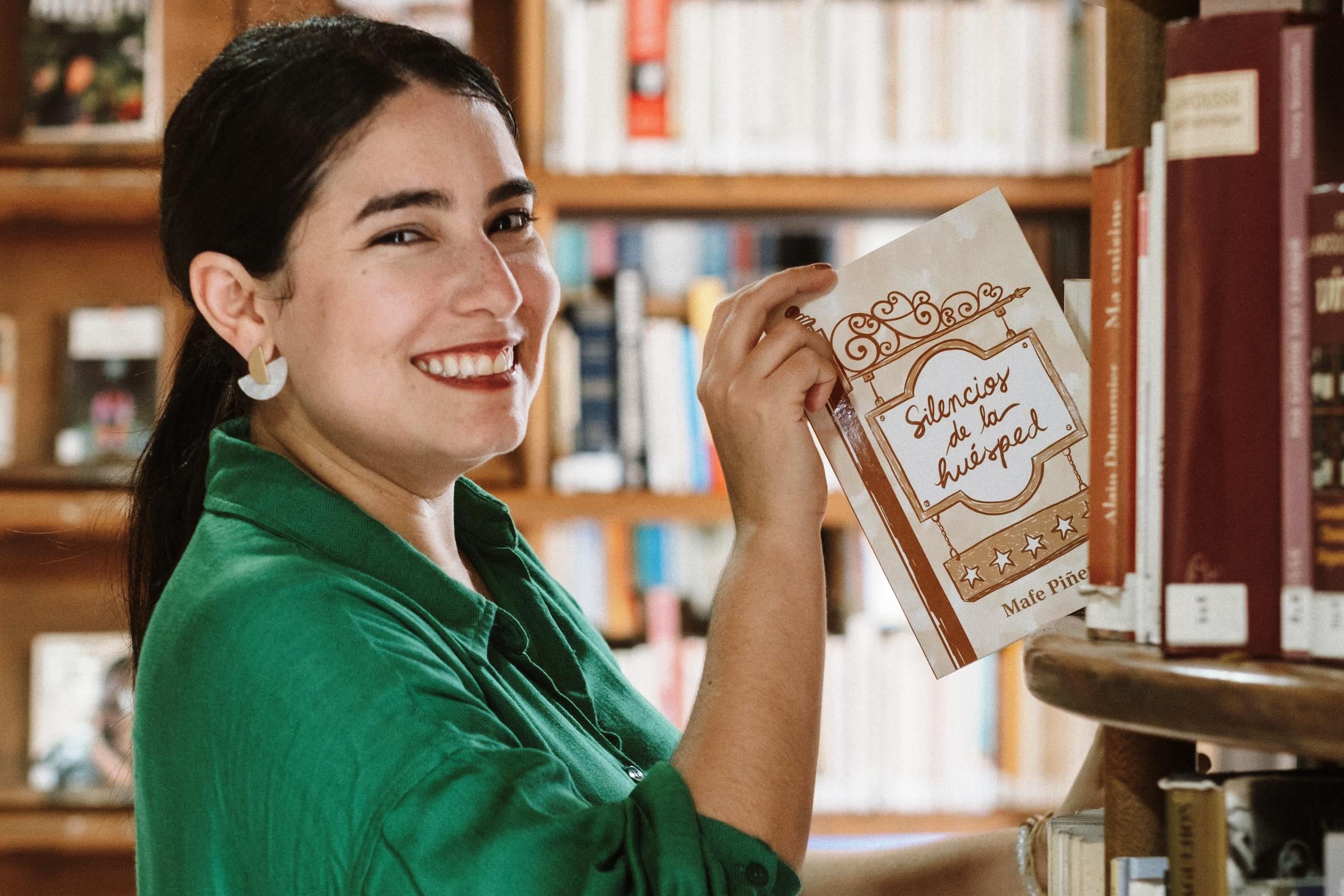La escritora cartagenera Mafe Piñeres lanza su primer libro “Silencios de la huésped”