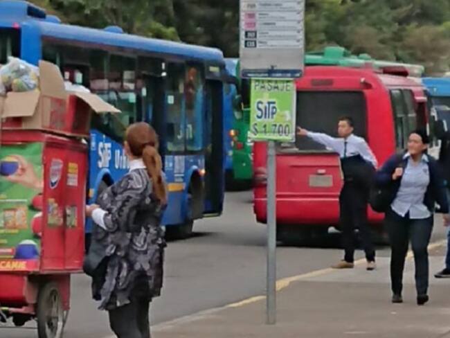 A $1.700 venden los pasajes del Sitp en las calles de Bogotá
