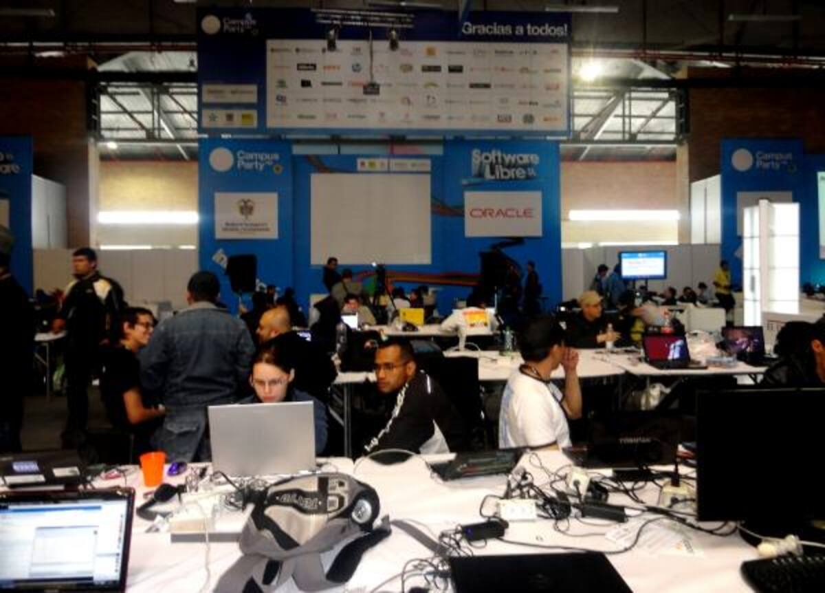 En este pabellón se encuentran dispuestas las diversas zonas temáticas y áreas de contenido del Campus.