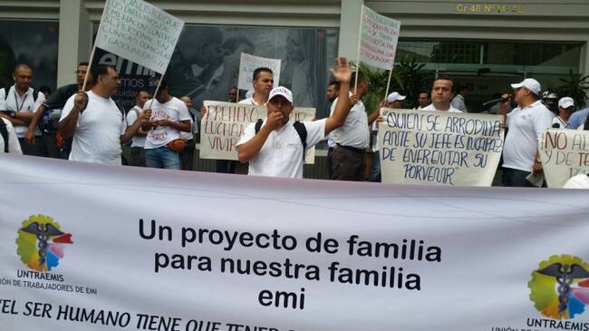 Cerca de 60 empleados de EMI exigen ser escuchados por la administración y lograr acuerdos.