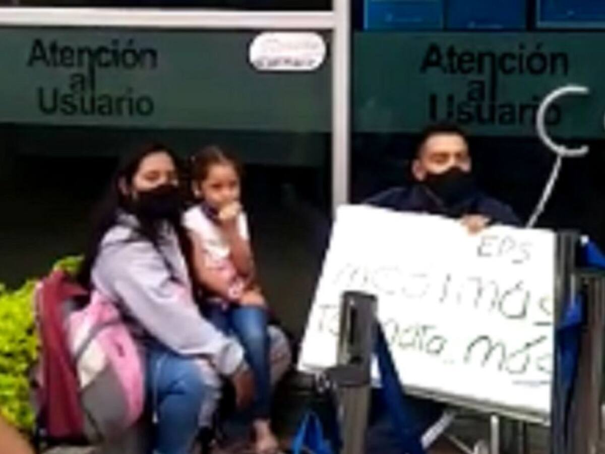 Usuario se encadenó a sede de Medimás en Armenia
