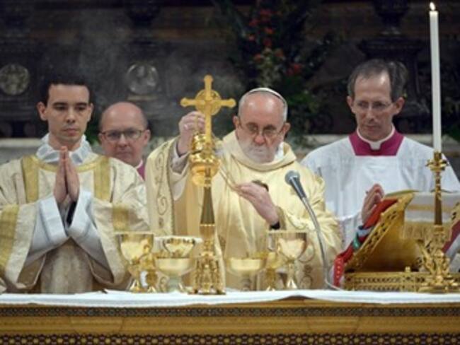 Vaticano denuncia campaña difamatoria contra el papa Francisco en Argentina