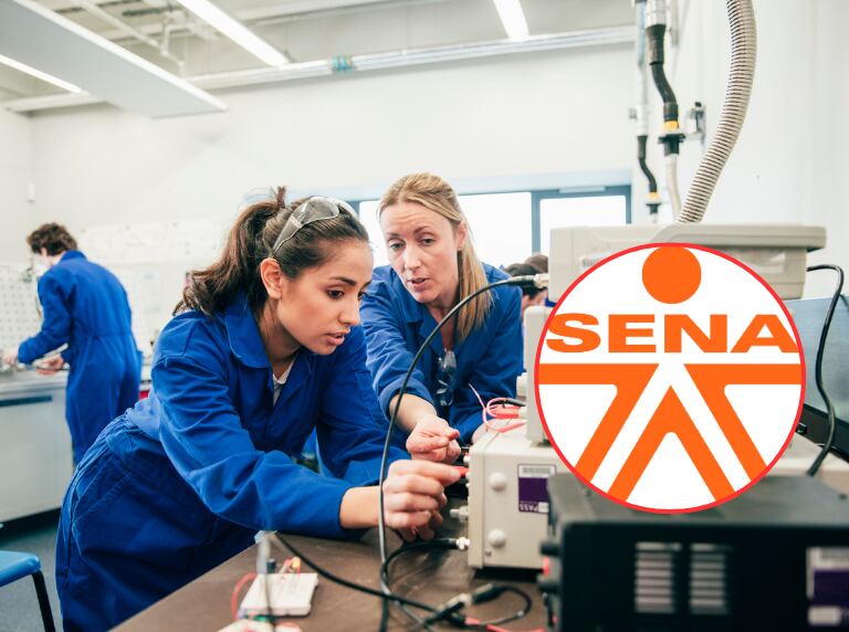 Profesora y estudiante en clase de electricidad (Getty Images)