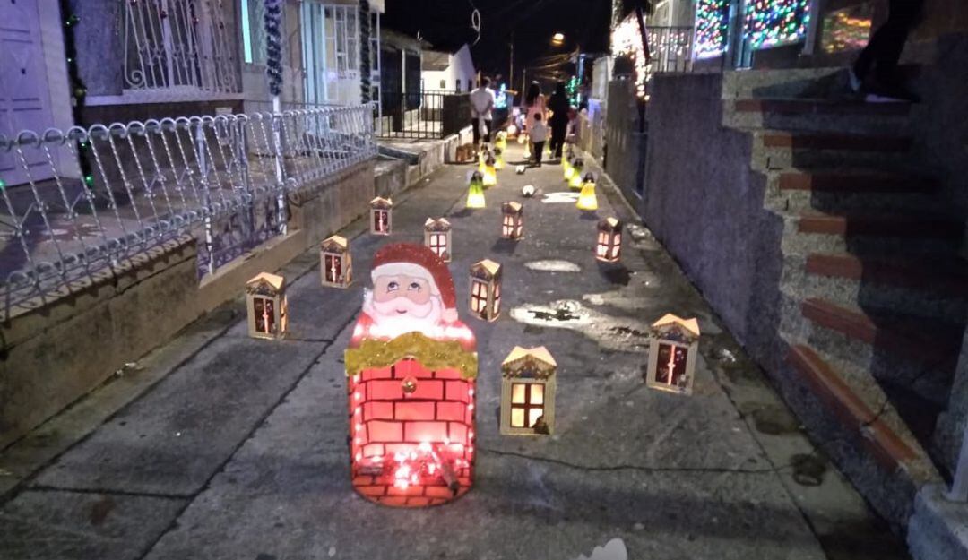 Faroles en el barrio Calima de Armenia