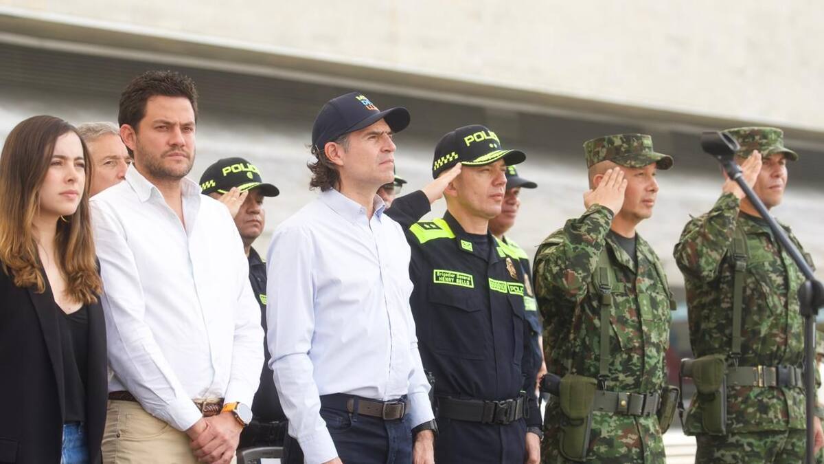 Alcaldía de Medellín anuncia nuevas tecnologías para luchar contra estructuras armadas