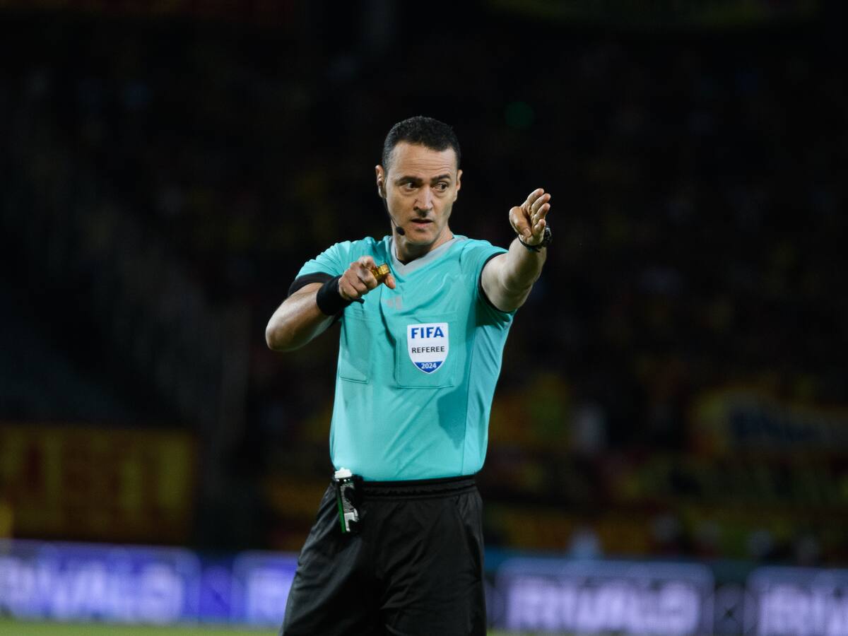 Wilmar Roldán, el elegido para pitar la final ida entre Bucaramanga y Santa Fe