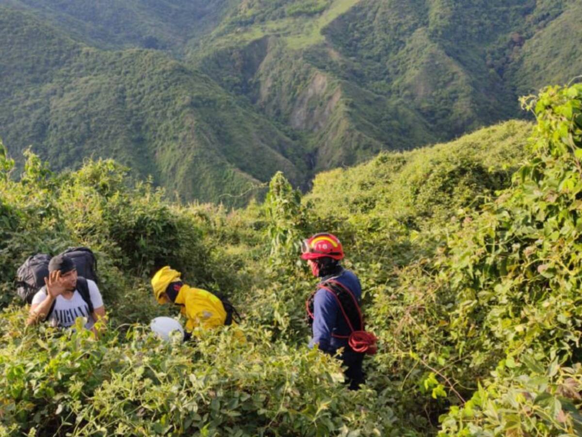 Ileso se encuentra parapentista que cayó entre Palmira y El cerrito