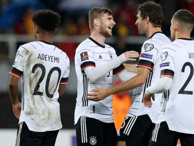 Los jugadores de Alemania festejan una de las dos anotaciones de Timo Werner.