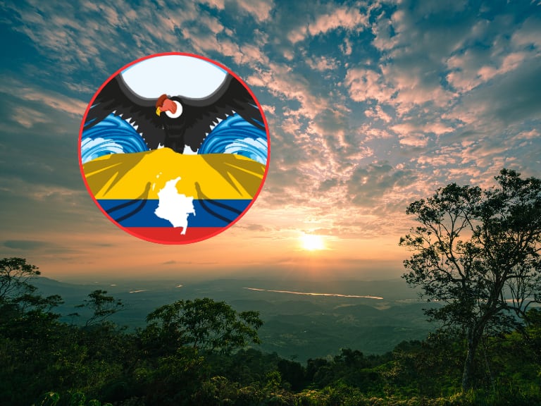 Un paisaje de Colombia y al lado algunos símbolos patrios colombianos (Fotos vía Getty Images)
