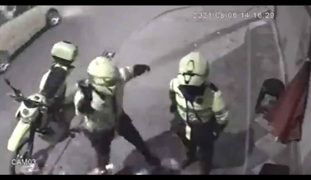 Agresión de policías a vendedores informales