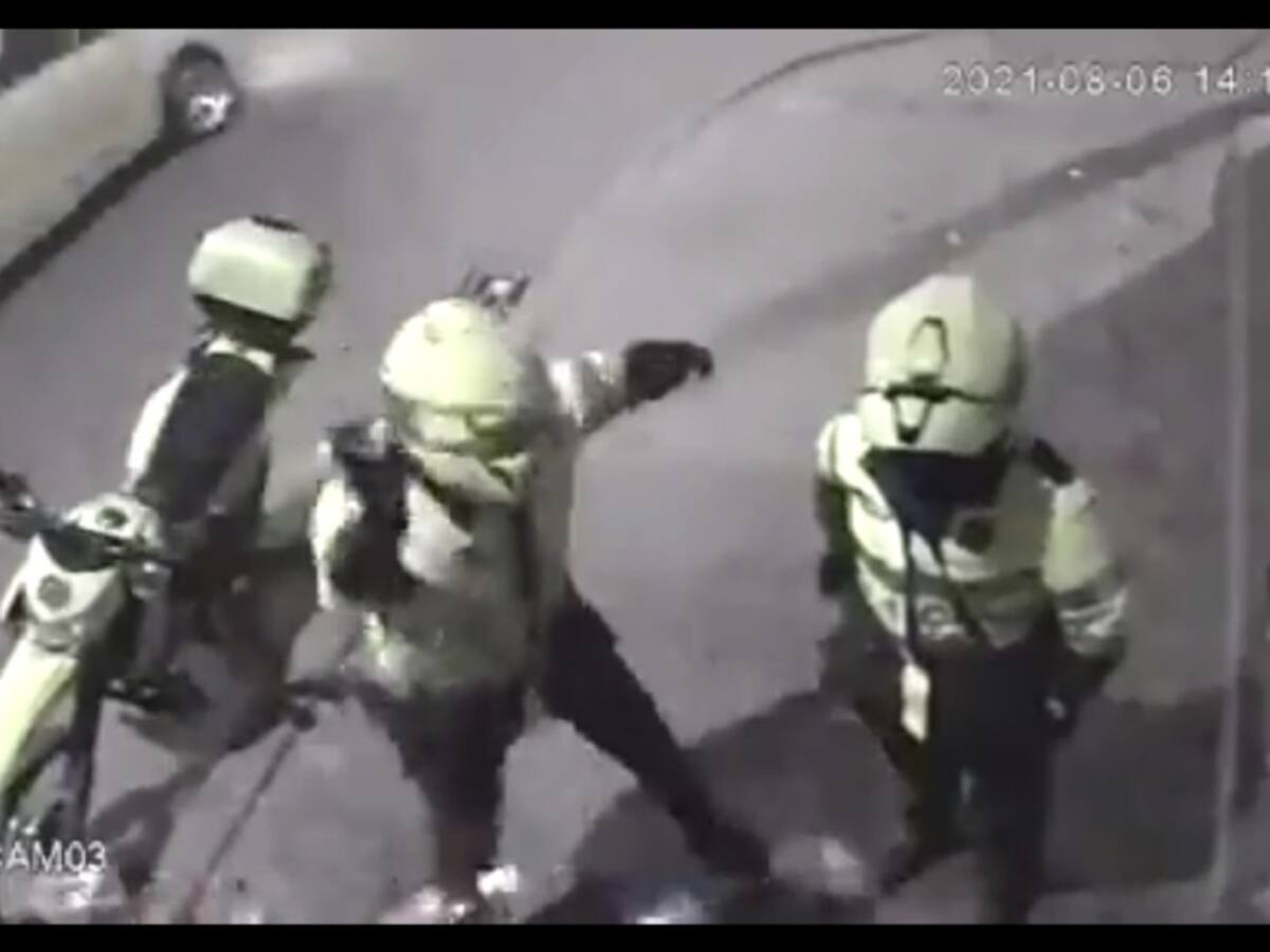 Con patada, policía agredió a vendedora informal