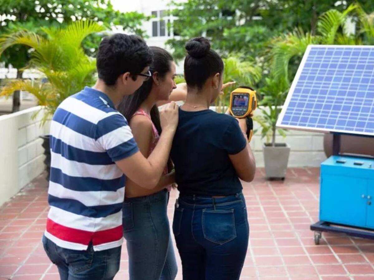 Estudiantes de la UTB, finalistas de concurso internacional de innovadores