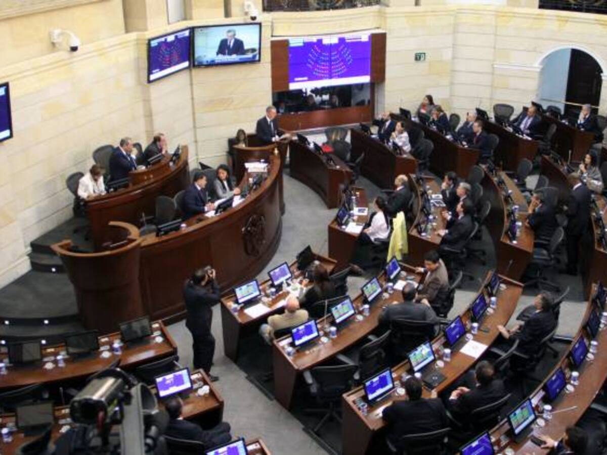 Uribismo y Polo pidieron hundir acto legislativo para la paz