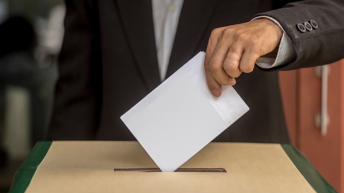 Suizos rechazan en referéndum limitar aumento de población, mediante freno a inmigración