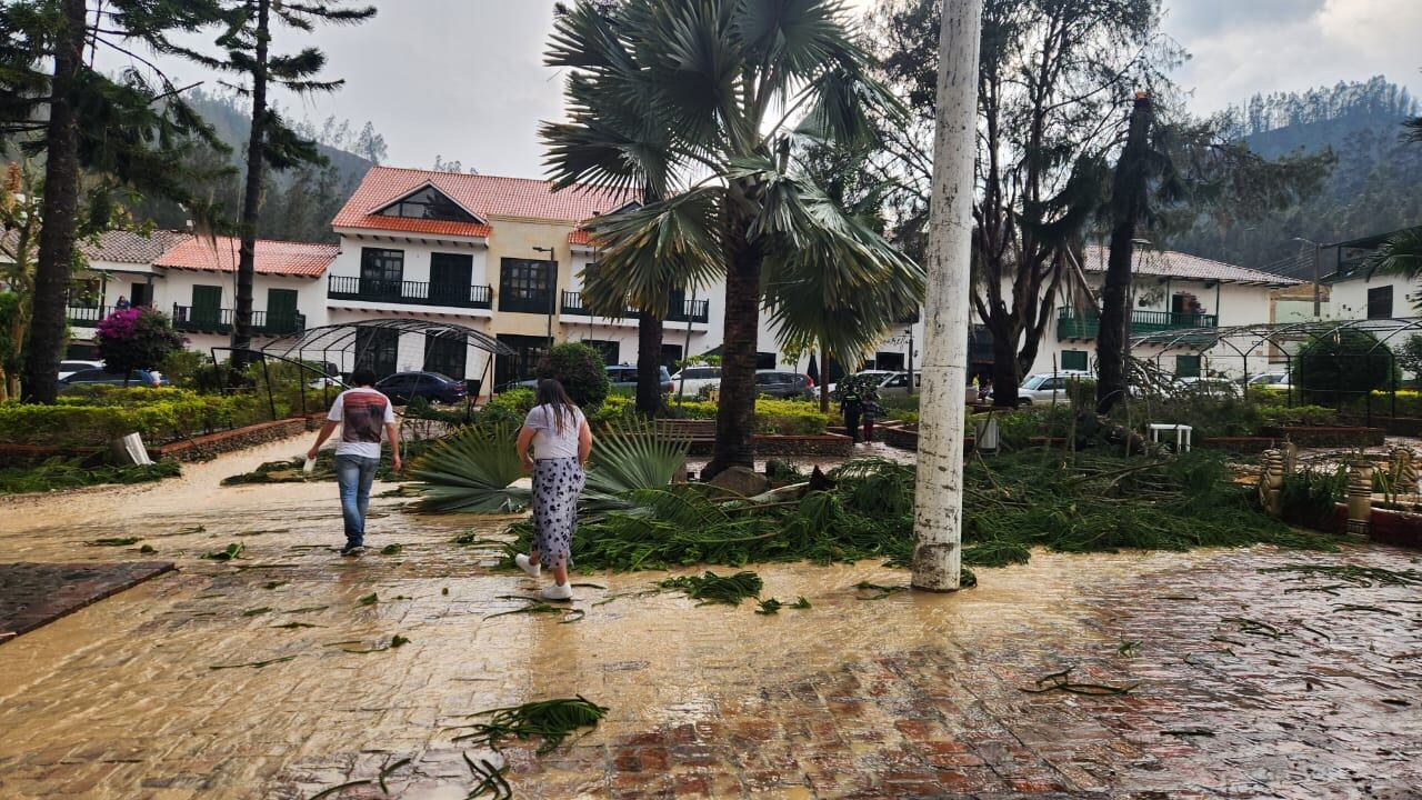 Un fuerte vendaval dejo graves daños en la zona rural y urbana de Jenesano, en el que se vieron afectadas más de 60 familias / Foto: Caracol Radio