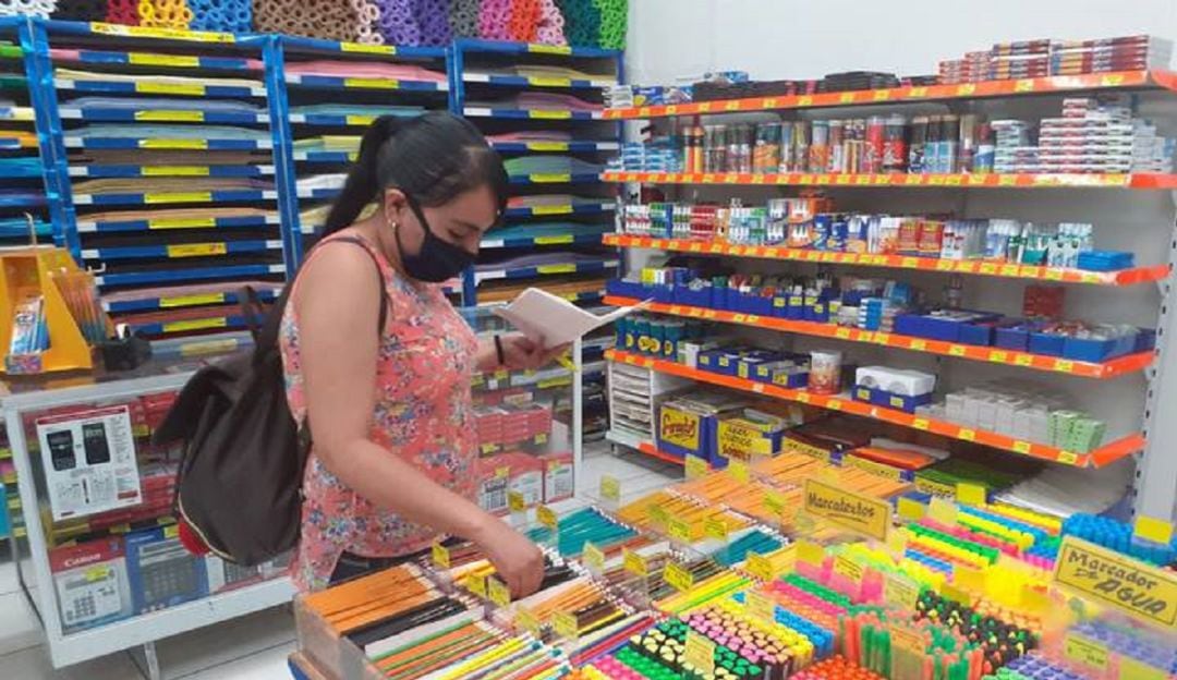 Papelerías en crisis ante la baja compra de útiles en temporada
