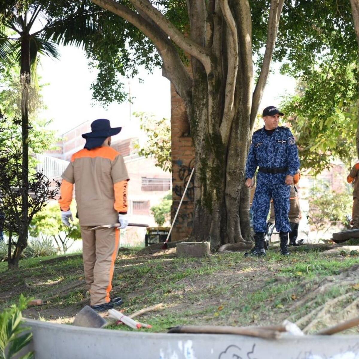 Detenidos de la cárcel de Itagüí trabajan en el embellecimiento de la ciudad como resocialización