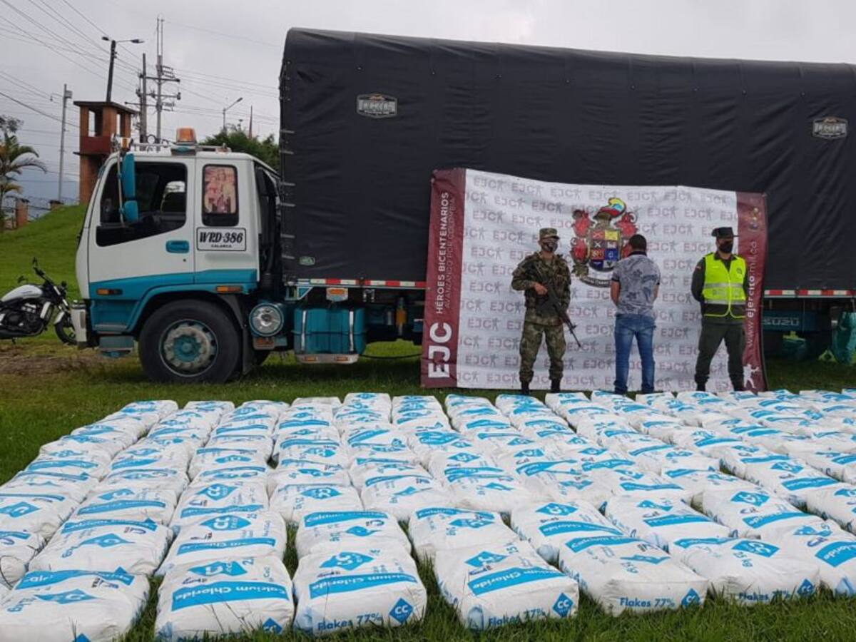 3.500 kilos de cloruro de calcio fueron incautados en la vía La Línea