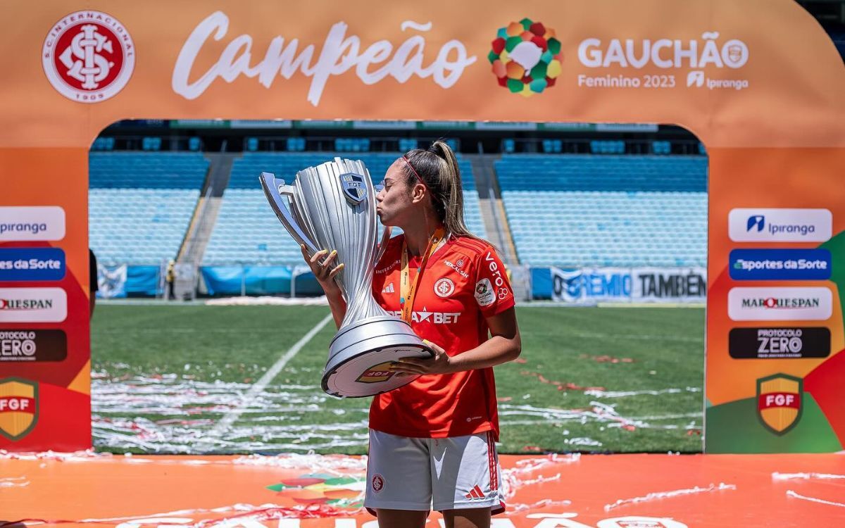Priscila celebra el Gaúcho 2023 que ganó con el Inter de Porto Alegre.Foto: pri_silva.04.