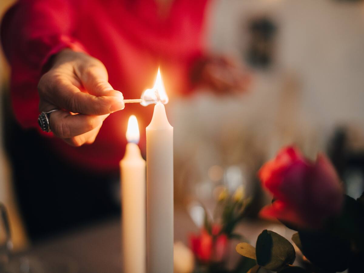 ¿En el Día de las Velitas también se pueden prender cirios? Esto dijo la IA