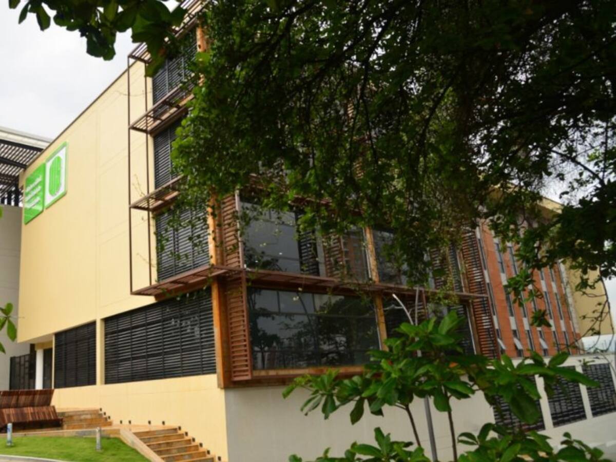 VIDEO: Universidad es ahora hospital de campaña