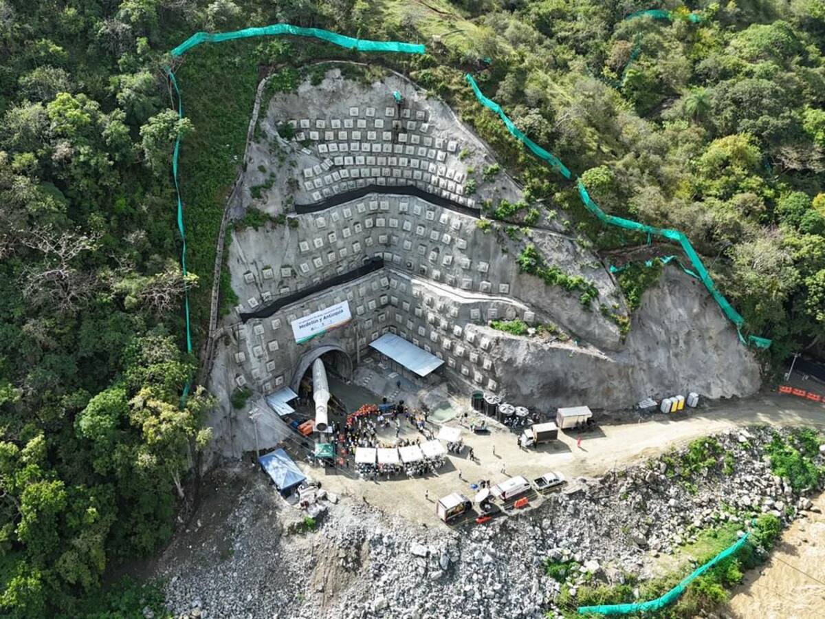 Alcaldía y Gobernación anuncian inversión de $856 mil millones para culminar la Vía al Mar en 2026