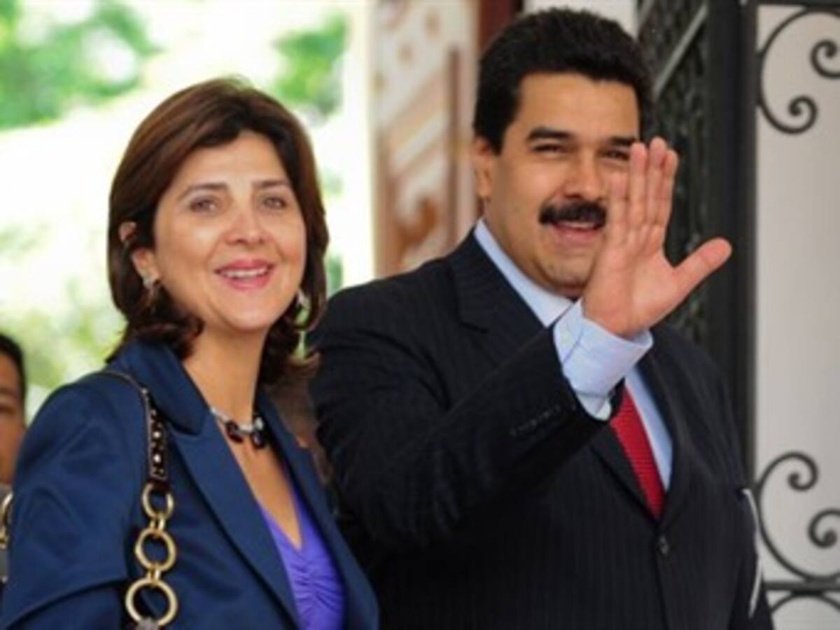 Cancilleres de Colombia y Venezuela se reunirán en Bogotá previo al encuentro Santos - Chávez