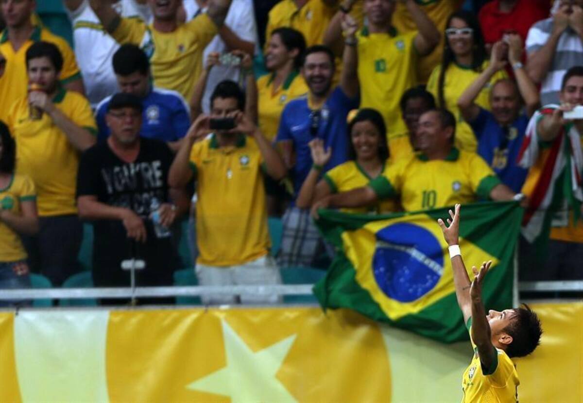 Brasil, primero en su grupo tras vencer 4-2 a Italia.