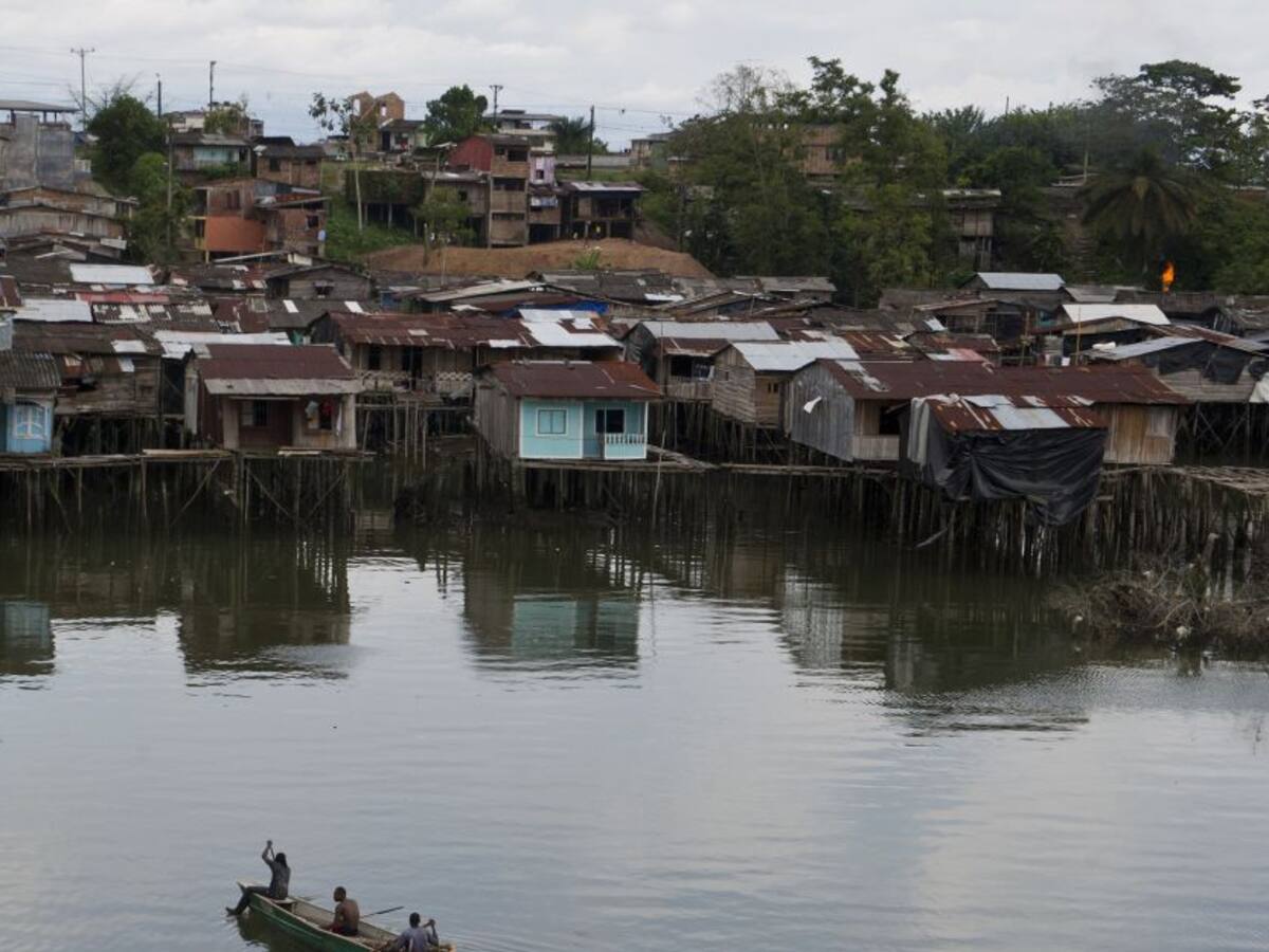 Cerrada vía que conecta a Buenaventura con el resto del país