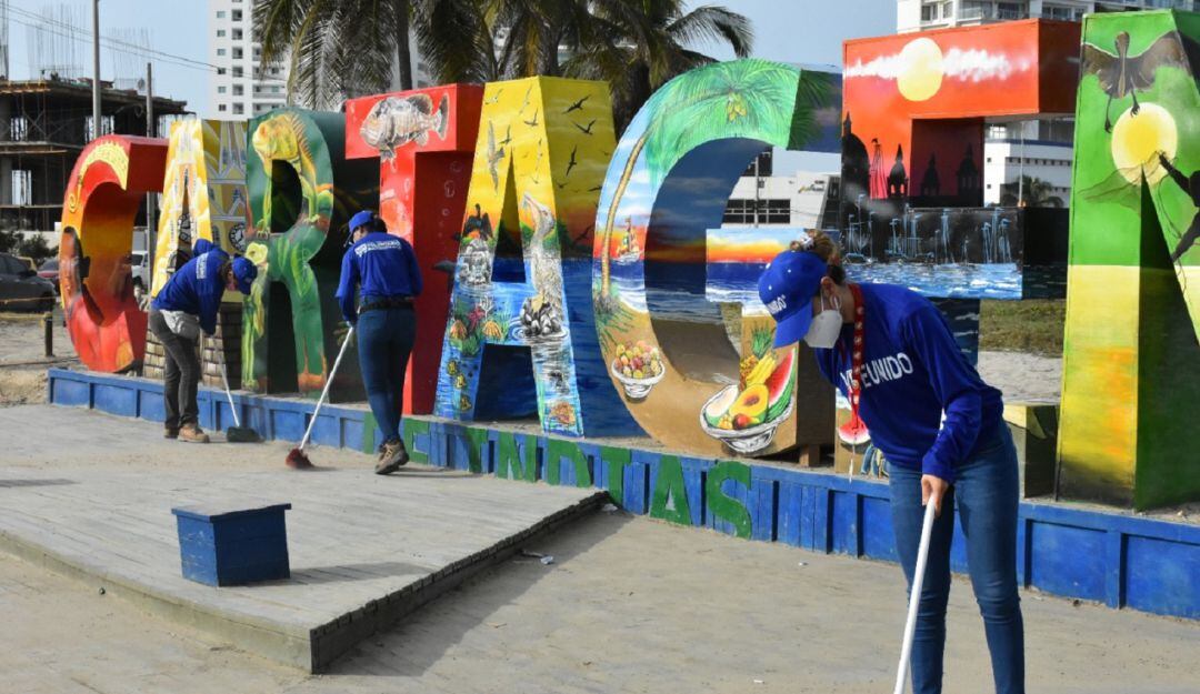 La recuperación incluyó restauración de las letras, cambios de remaches, reemplazo de baterías y mantenimiento al sistema eléctrico