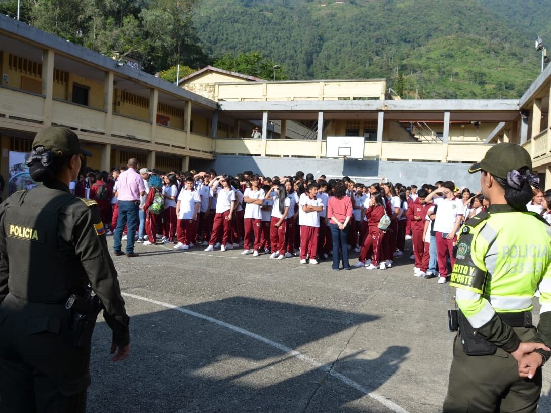 Inicio de clases en Amagá- foto policía Antioquia