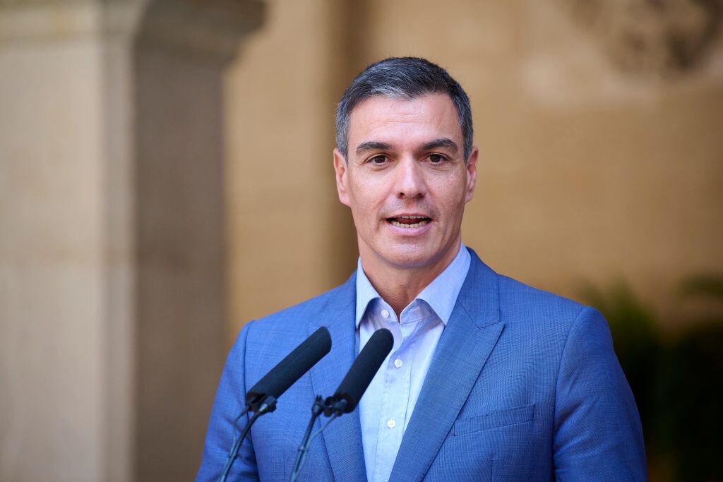 PALMA DE MALLORCA, SPAIN - AUGUST 02: Prime Minister Pedro Sanchez speaks during a press conference at the Almudaina Palace  on August 02, 2022 in Palma de Mallorca, Spain. (Photo by Carlos Alvarez/Getty Images)