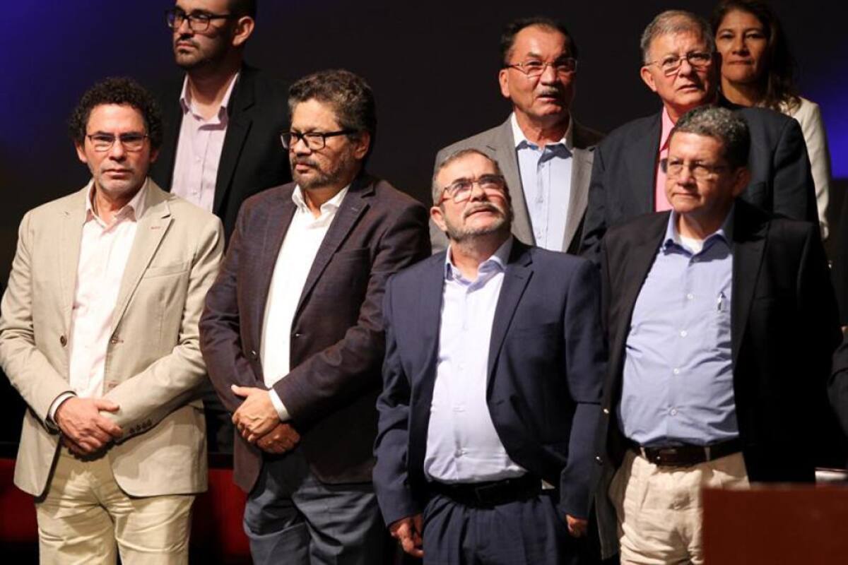 Rodrigo Londoño, principal líder de las Farc, el primero en firmar el nuevo acuerdo de paz con el Gobierno, dijo que para alcanzar la firma de este acuerdo los colombianos vivieron más de siete décadas de violencia, medio siglo de guerra abierta, 33 años en procesos de diálogos, un lustro de debates en la Habana, Cuba, el desencanto del 2 de octubre y el esfuerzo de volver revivir los acuerdos de paz.