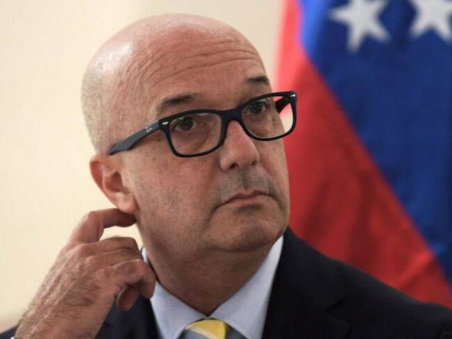 “Santrich se reunió con el régimen, y con paramilitares protegidos por Maduro”