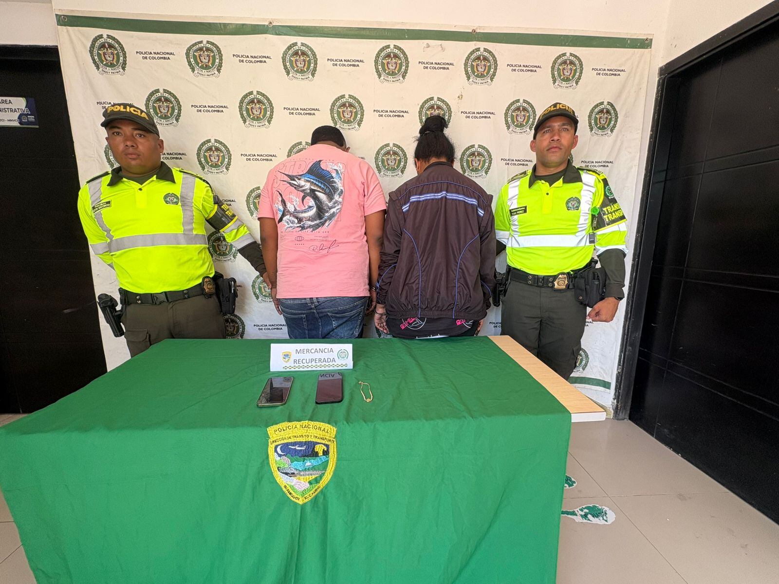 Capturan a pareja con celulares robados y pulsera de oro en carreteras de Bolívar