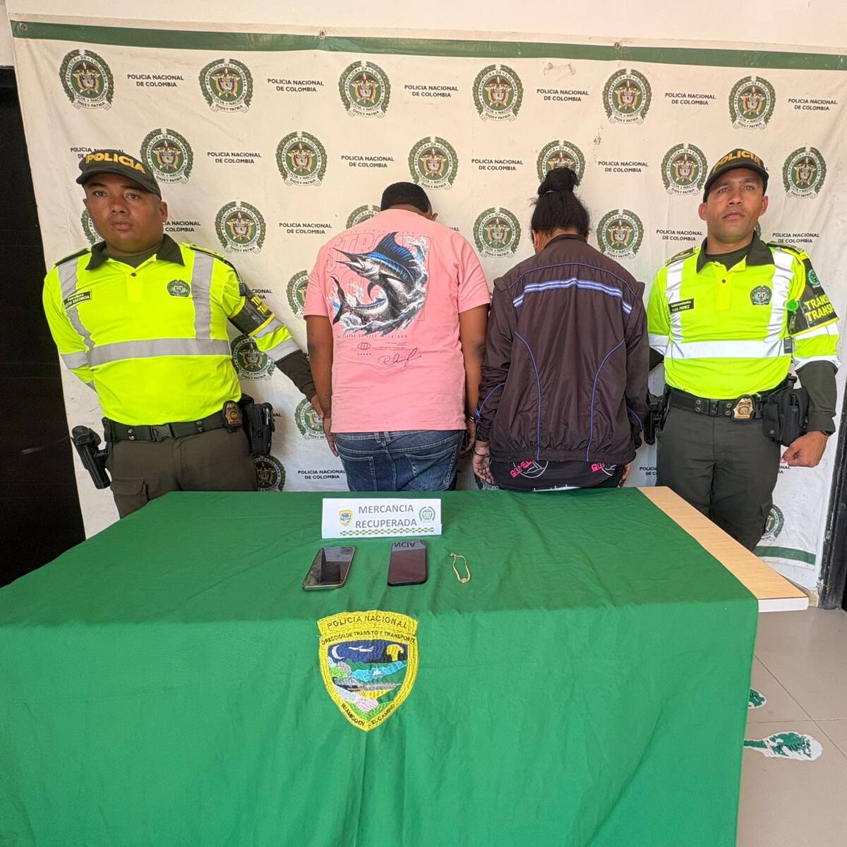 Capturan a pareja con celulares robados y pulsera de oro en carreteras de Bolívar