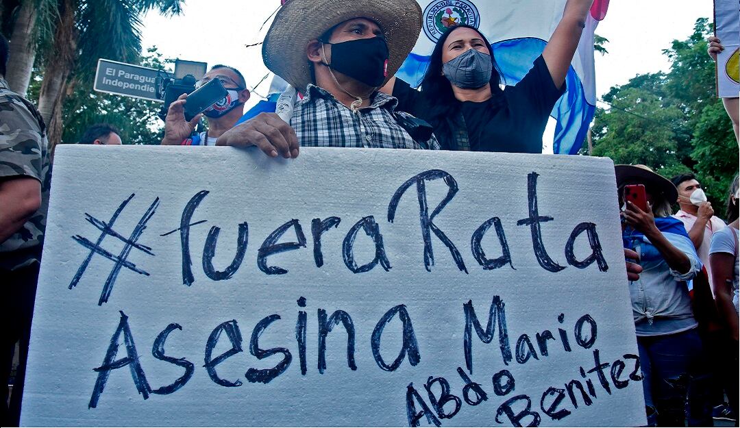 Los manifestantes paraguayos exigieron la renuncia del presidente Mario Abdo.