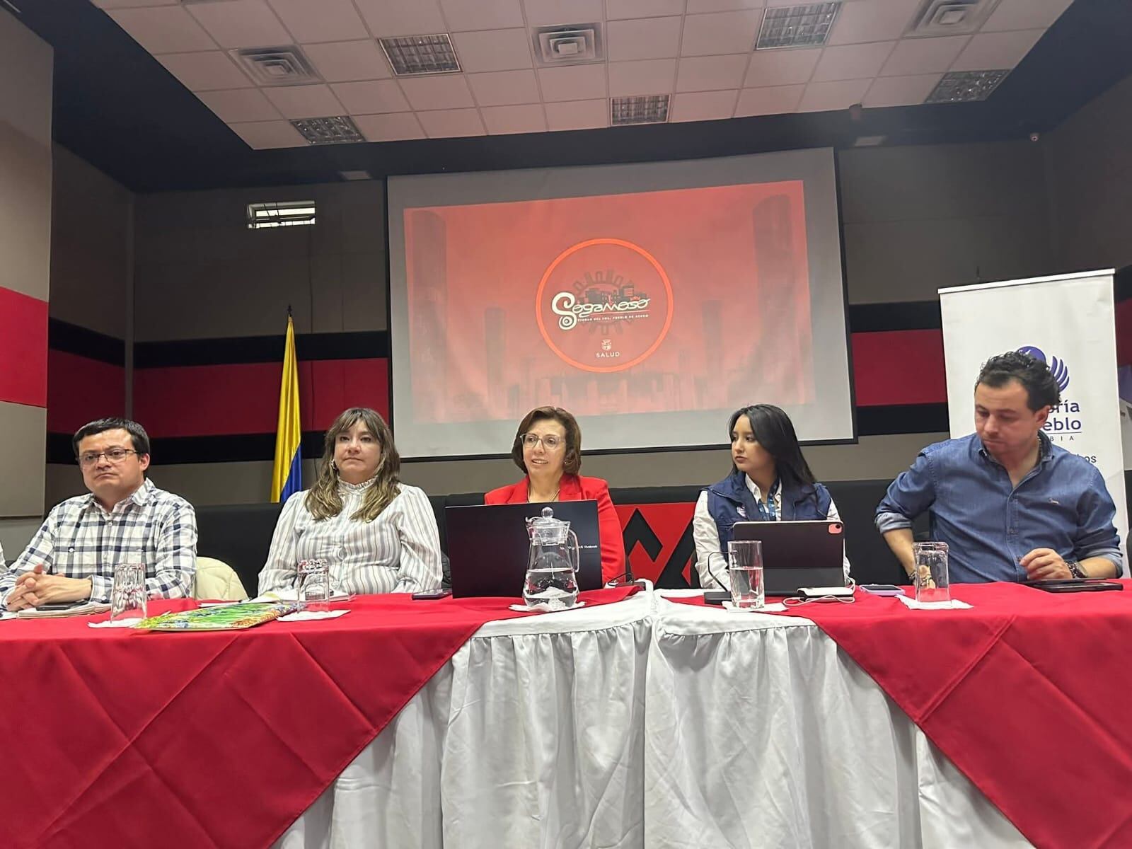En la Mesa Técnica de Diagnóstico en Salud realizada en Sogamoso, hicieron presencia la secretaria de Salud de Boyacá, la secretaria de Salud de Sogamoso, la defensora del Pueblo y el contralor de Boyacá, entre otros / Foto: Alcaldía de Sogamoso.