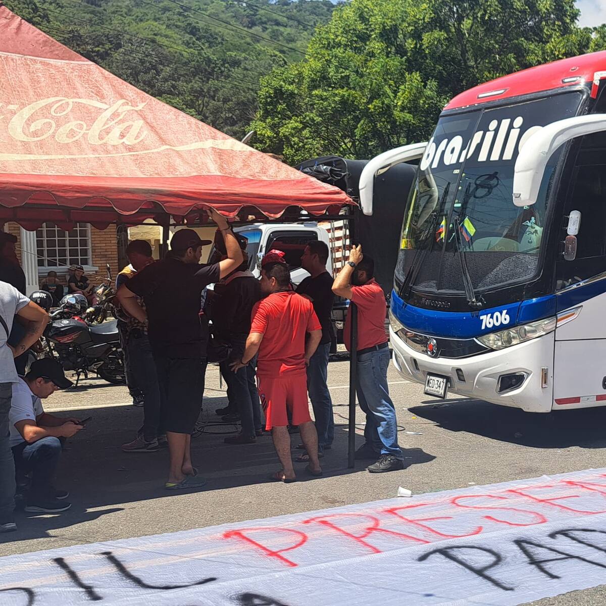 Más de 20 puntos viales bloqueados en Santander por paro de transportadores