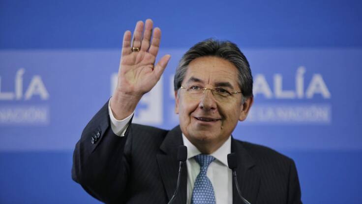 Para alquilar balcón: Debate de Petro y Cepeda al ex fiscal Martínez