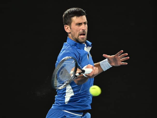 Melbourne (Australia), 13/01/2024.- Novak Djokovic of Serbia returns during his first round match against Dino Prizmic of Croatia on Day 1 of the 2024 Australian Open at Melbourne Park in Melbourne, Australia, 14 January 2024. (Tenis, Croacia) EFE/EPA/LUKAS COCH AUSTRALIA AND NEW ZEALAND OUT