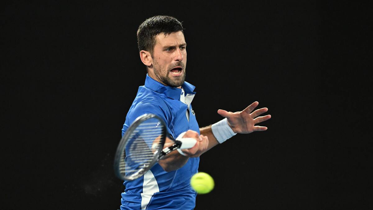 Novak Djokovic inició con pie derecho la defensa del título en Australia